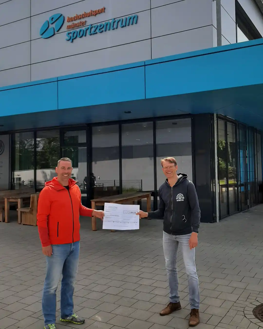 Donation Handover Muenster zum Mond